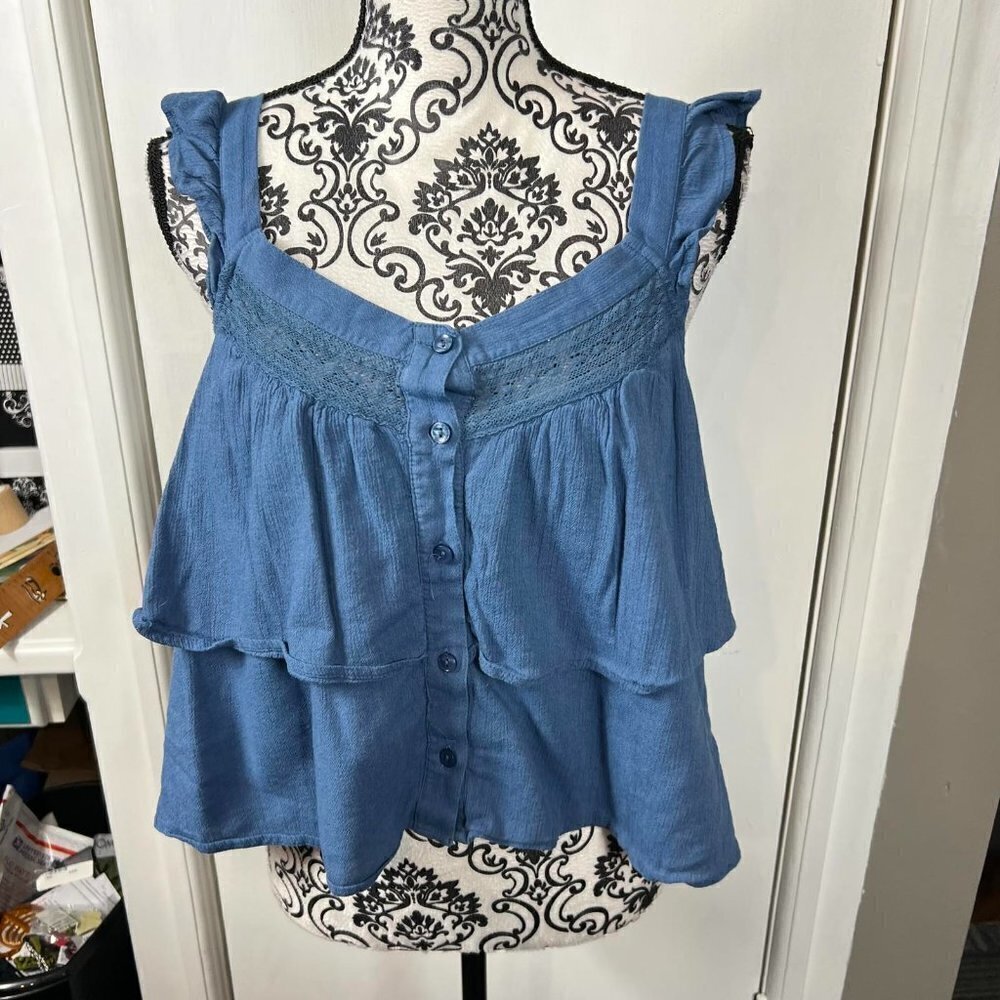 American Eagle blue slight v-neck ruffled crochet trim tank top.